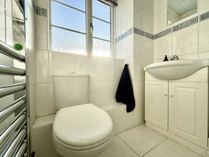 En-Suite- click for photo gallery